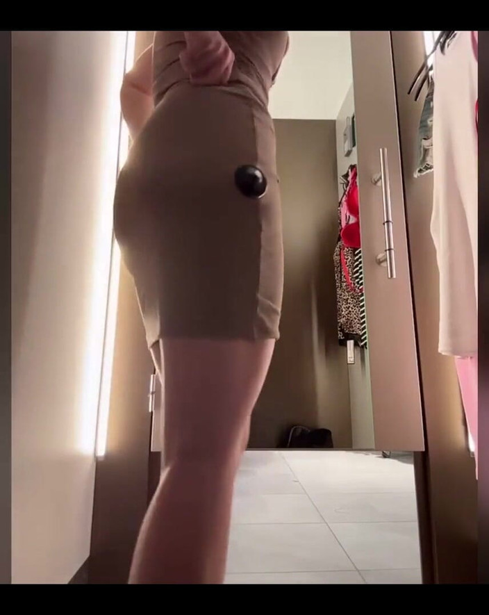 JuiceLussie: Zum ersten mal anal ficken und enge muschi fingern