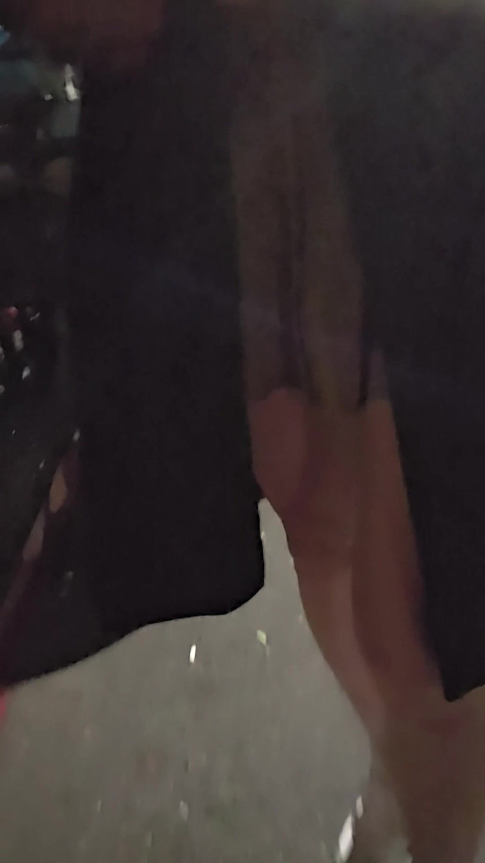 Taiwancdgirl: 迷你裙下隐藏着如此淫荡的画面。