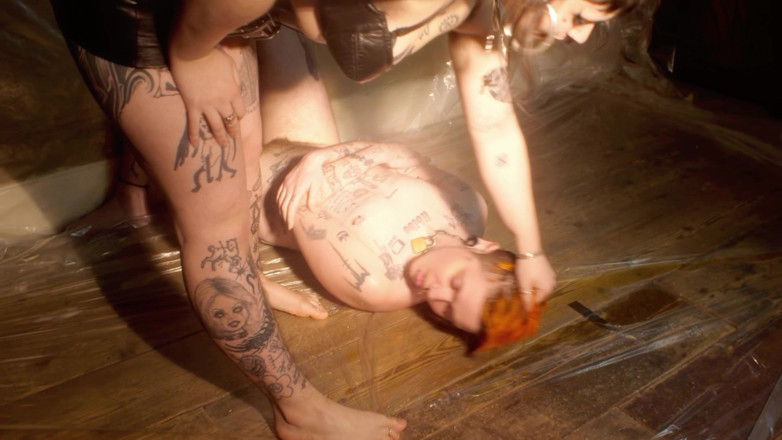 punkgoblin: Sesi seks sub-cowok t lagi kencing di kamar