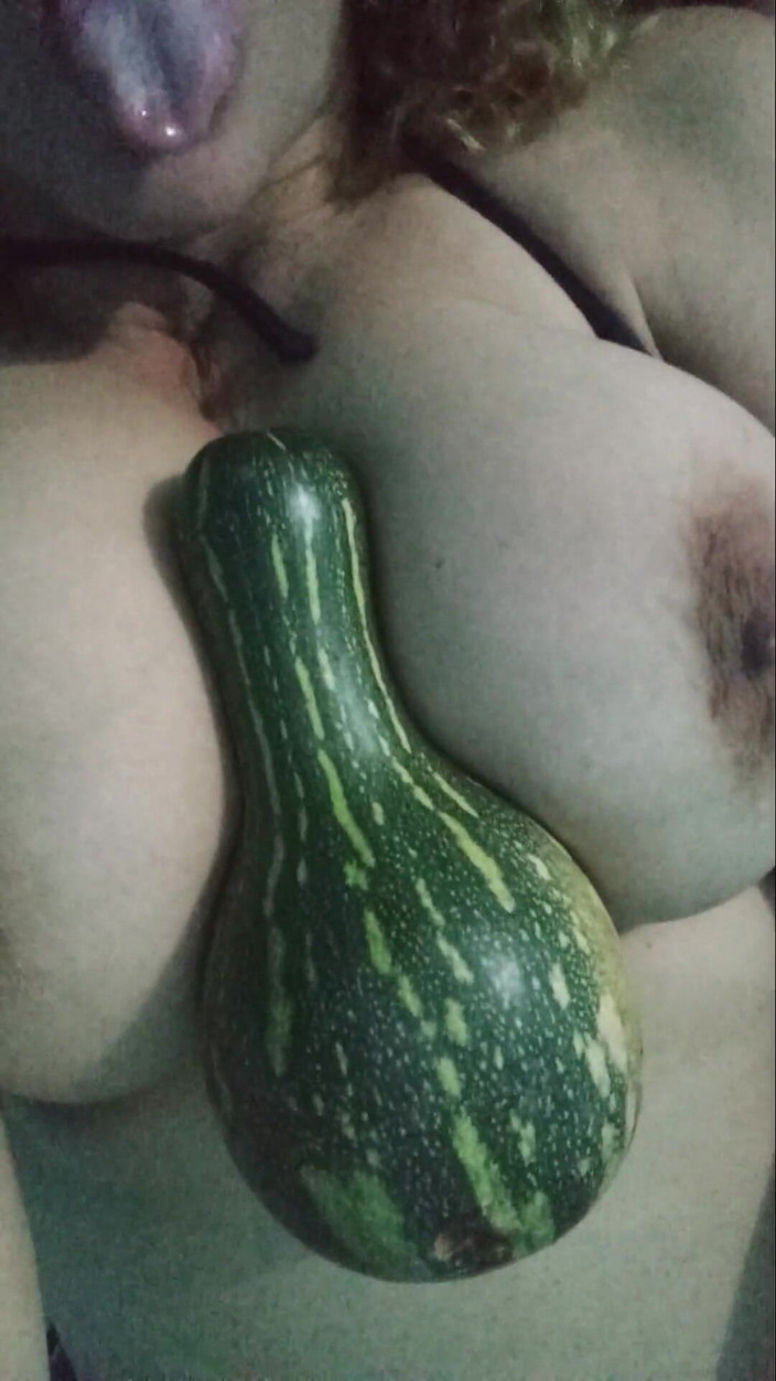 Lobicam: Lihat toket besarku dong, enak banget sih