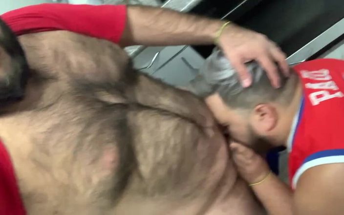 Ksanchez1203: Sex oralny kutas, podczas gdy mój niedźwiedź gotuje