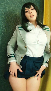 Tsuyu Asui z mého hrdiny Akademie vás svádí svým velkým tlustým zadkem