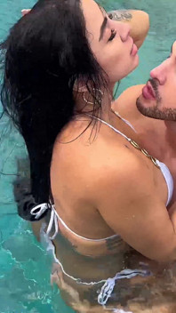 Sexe torride dans le sauna avec Silvana Lee