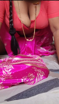 เย็ดน้ําเงี่ยนไหลเยิ้มท่าหมาจัดหนักเย็ดสาวร่าน Desi สุดฮอตใน saree