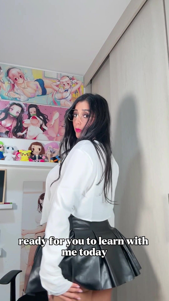 linahenaossx: Guru POV Latina Mengajar Kelas Anatomi Dengan Payudara Dan Pandainya...