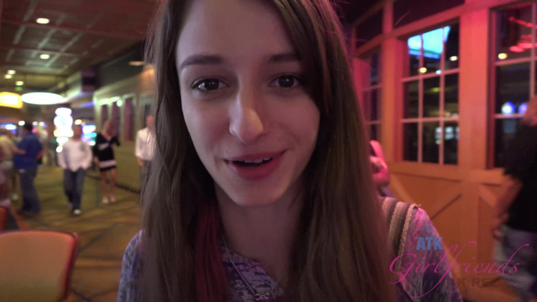 ATK Fans (Girlfriends): Vacanze virtuali a Las Vegas con Willow Hayes 1/3