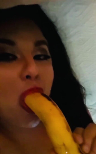 Miss Madii: Deep throat banana blow job