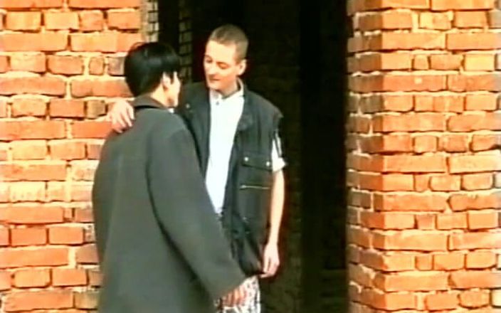 Gay RetroX VHS: Похотливые мужики играют с телом No5