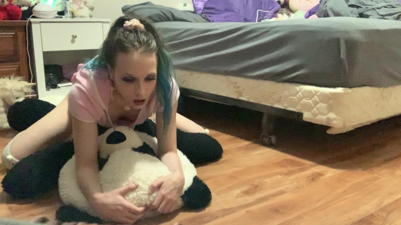 EmoDream1998: Тертя plushie до оргазму