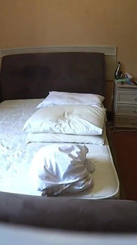貞操帯でのベッドメイキング