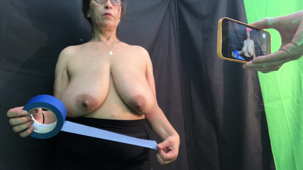 VeeVee Vixen: Seins flasques scotchés, caméra selfie