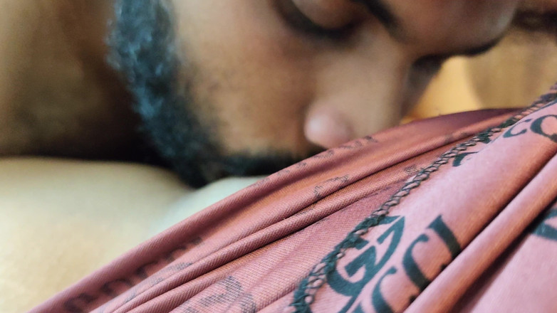 Vaigavarun45: लड़की और इलेक्ट्रीशियन हॉट चुदाई जबकि वह घर पर अकेली थी