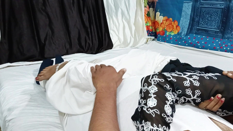 Dearshivani: Desi Bhabhi Land Ki Bukhi Hai