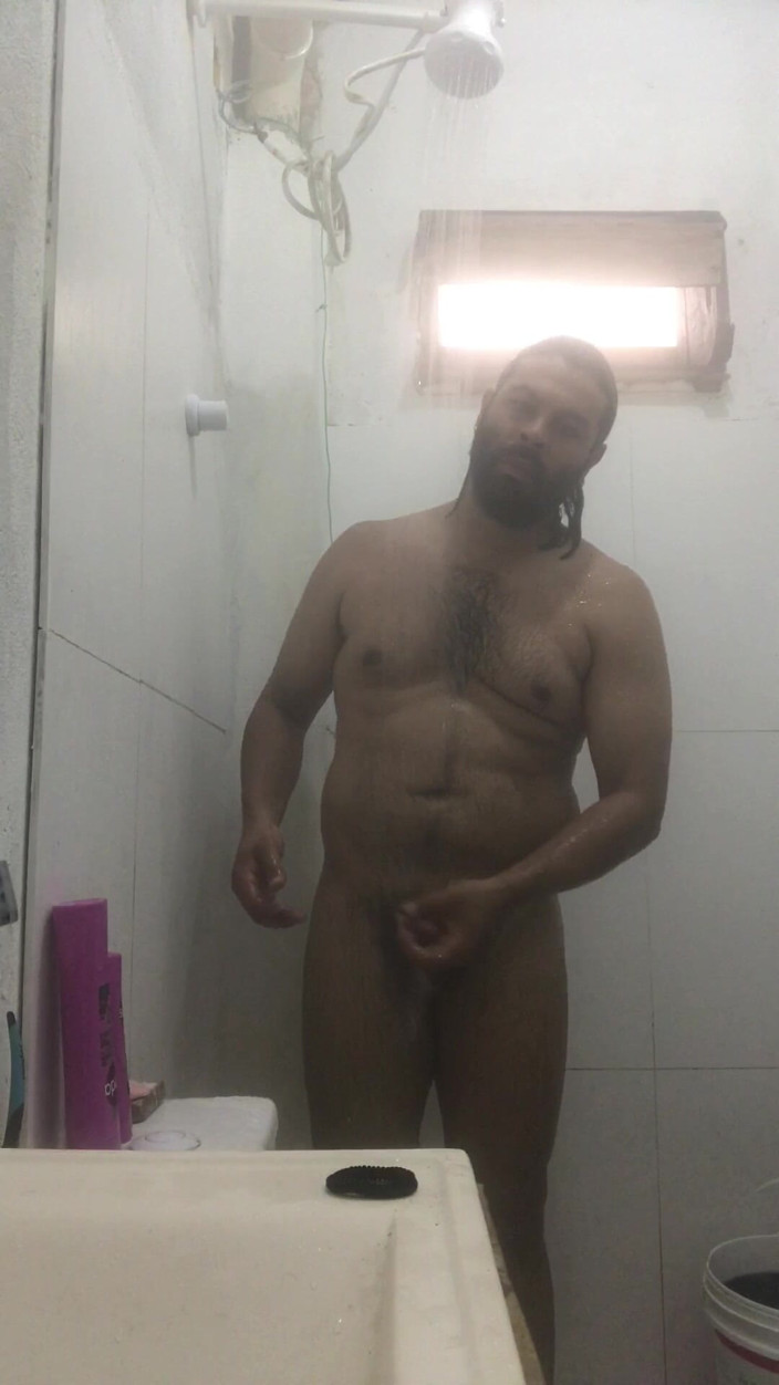 i7Bernard: Sunga E Batendo Uma No Banheiro.