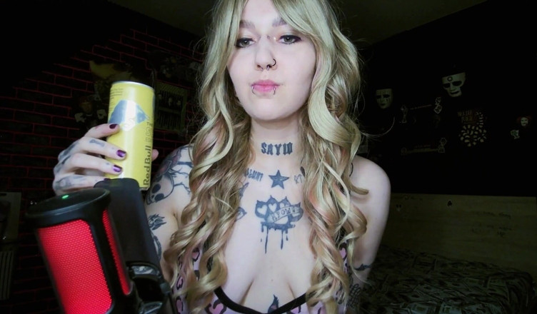 MessalinaHorror: Seksowna alternatywna blondynka burping