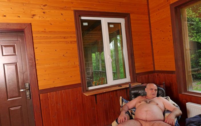Oopsmodels: Starzec spotkał przyjemnego młodego sąsiada na swojej posesji i odbyli...