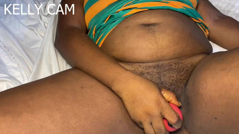 Kellycam: Marido não pode me satisfazer, então eu me masturbo para...