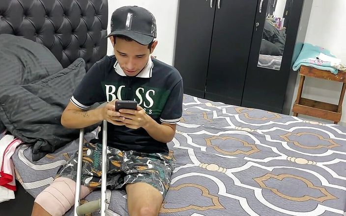 ANDREINA: Aku ngentot suster nakal ini dan dia telan sperma hangatku
