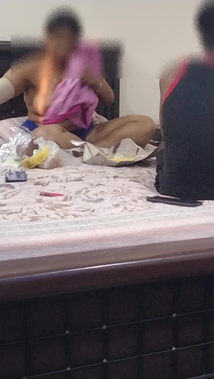 Tamil lesbian: Tempo di mangia caldo nudo