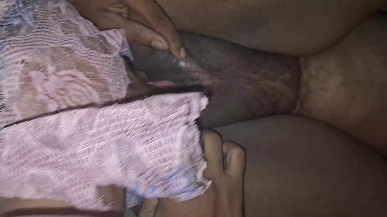 North tamil sex: Sora vitregă Pooja se fute în gură