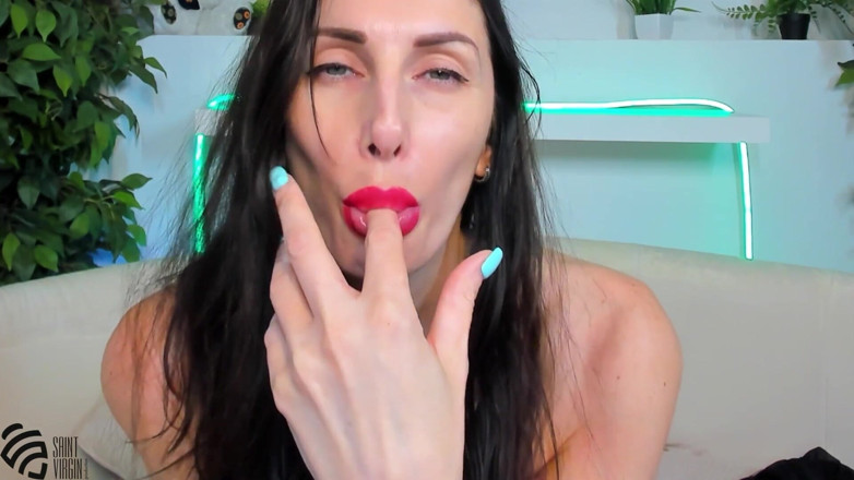 LizaVirgin: La calda mora liza Virgin con grandi tette lecca le...