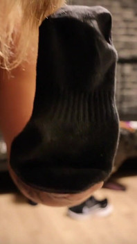 Mummificata: questa Feticista Sock viene stuzzicata e spinta al limite! - Padrona julia
