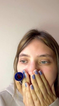 Porque putas tôi excita pintarme las unas de los pies