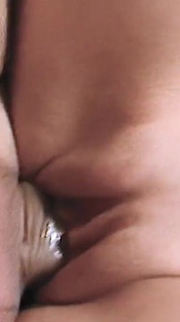 Adegan kongkek yang bagus dengan si jalang remaja seksi Petty