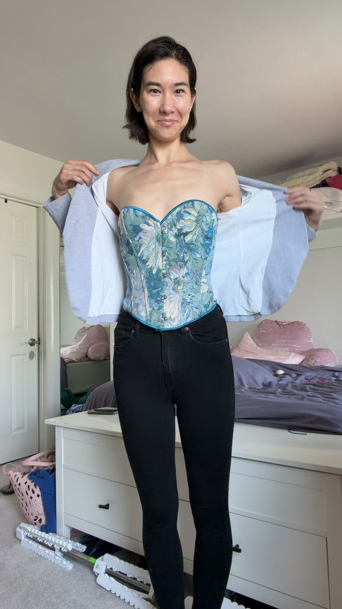 Ms_Emmy_Lynn: Sexy porotce Oblečení
