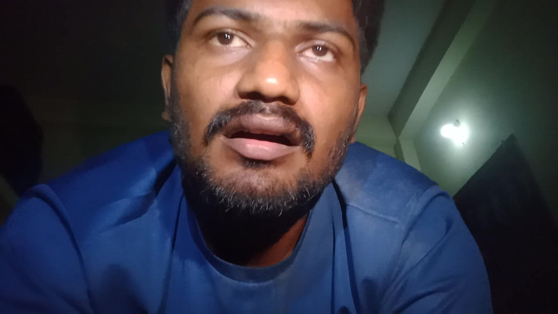 KUMBHA MANOJ KUMAR: Pornohvězda noční show Užívejte si