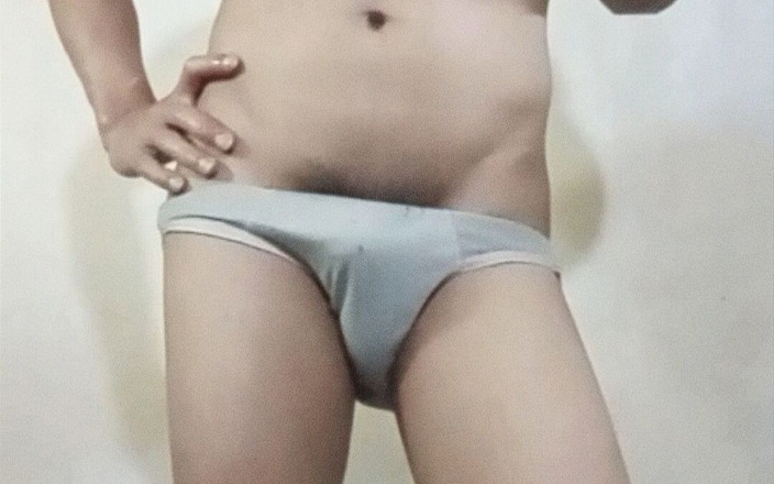 indo hot: Cara asiático sexy com corpo pequeno se masturbando nua