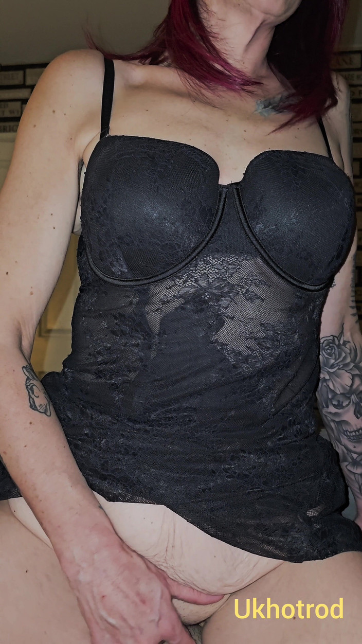 UK Hotrod: 妻子高潮骑乘我的鸡巴 第1部分