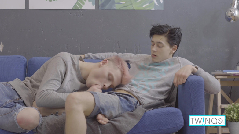 Twin Qs: Sex addict Oliver enjoys horny twink Logan's Throbbing cock!