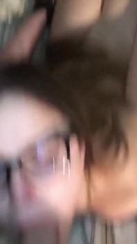 Pacarku yang masih 18 tahun membiarkanku melemparnya dan mengikatnya... Oral Creampie