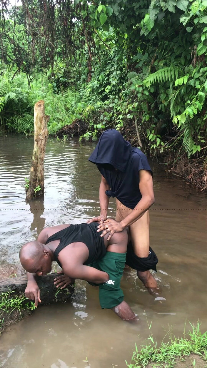 Sexylary: Nigerians Boys Where Caught Having Sex Inside a Swamp River...