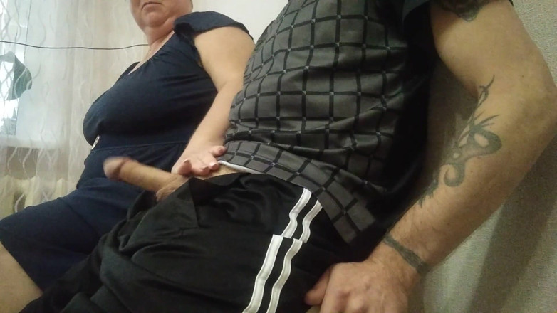 Zona901: Jerking off my cock in the office and helping me...