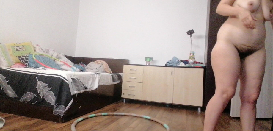 Amateur_MS: Istri nakal ini lagi asik olahraga sambil bugil di rumah!...