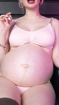 Tu padrastro me dejó embarazada hace 9 meses, me folla siempre