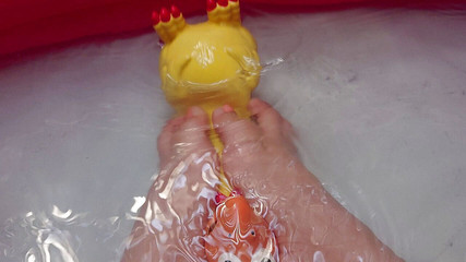 DanaDom20: Hraní ve vodě mi míje chodidla