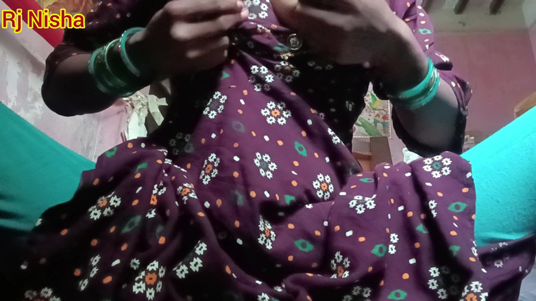 RJ NISHA: Une femme au foyer indienne a de gros seins, femme...