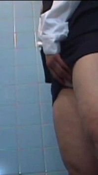 Stecken gebliebene ältere frau - toiletten-masturbation - ep1