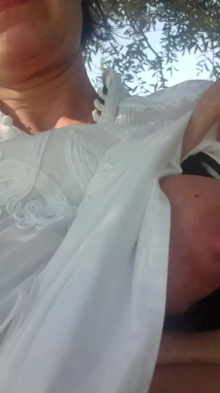 JulieEroticDress: リスキー・プレイスのスクワート