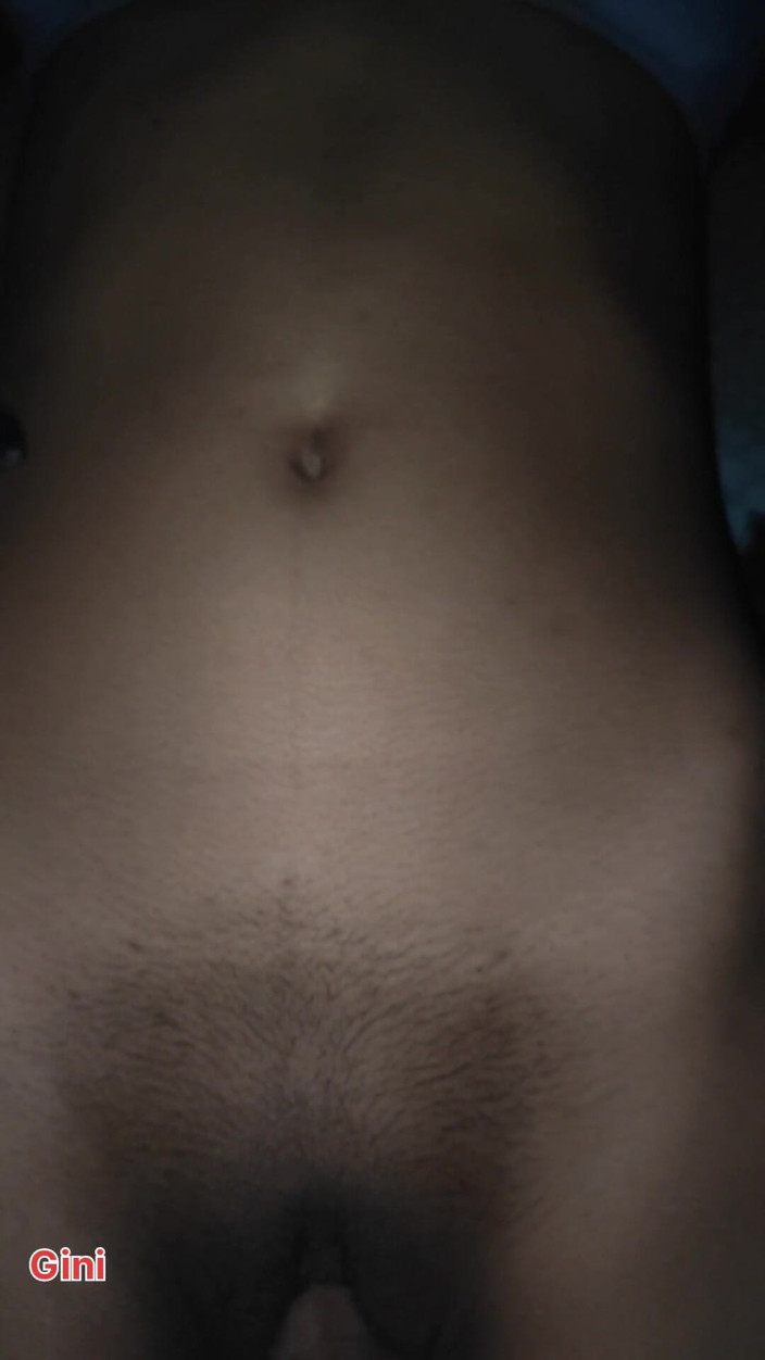 Gini272: Зведена сестра пішла вночі, коли всі члени сім'ї пішли в сарі