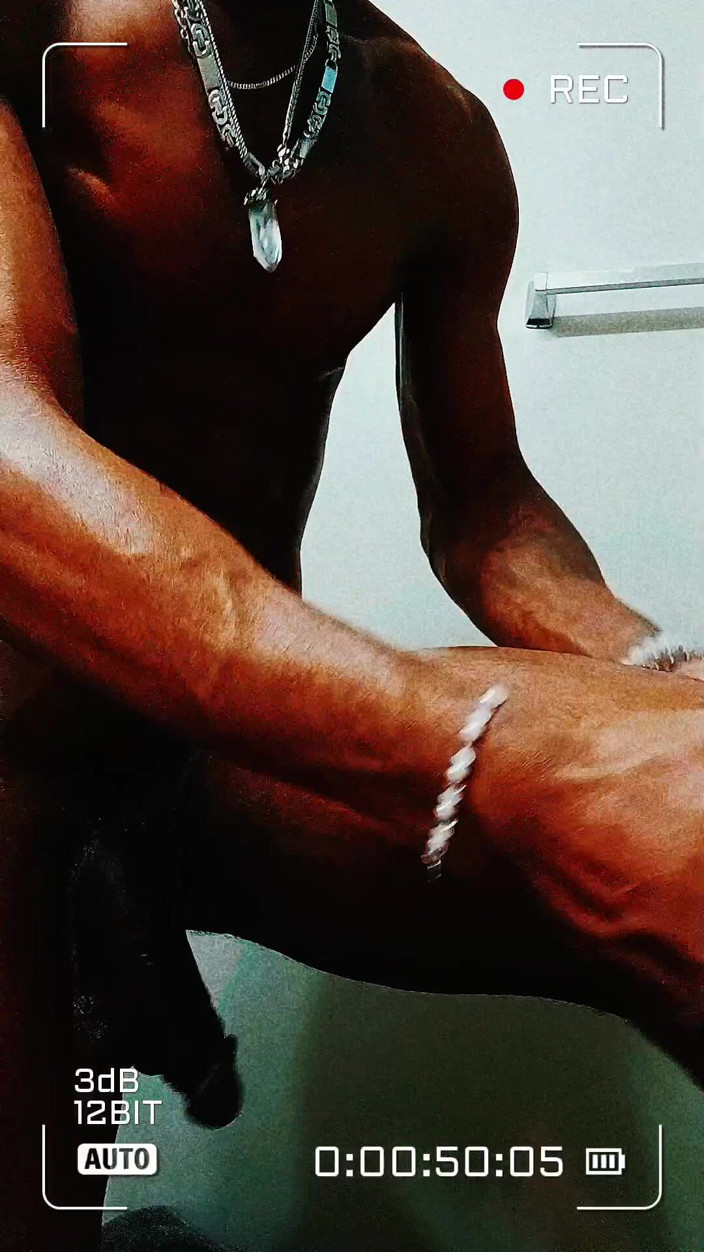 jamaicanbigdick: Meminyakkan zakar hitam besar saya