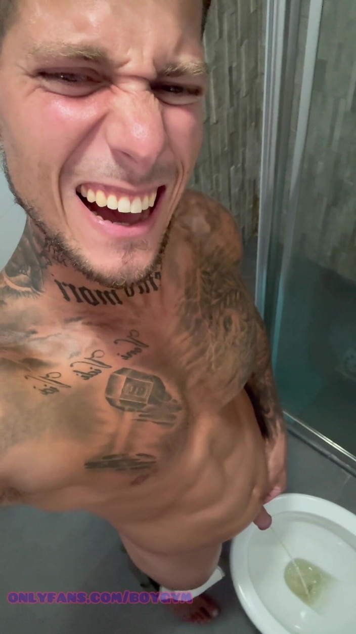 BoyGym: Mijo longo no meu banheiro