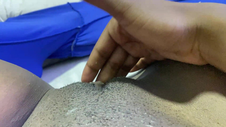 olivercastelistar: La matrigna si masturba con le sue strette mutandine