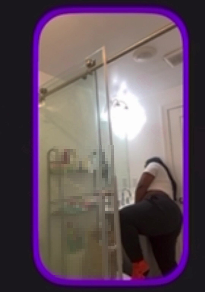 Anye Meshell: うーん、このエッチな男たちがビデオ通話で私を見ている