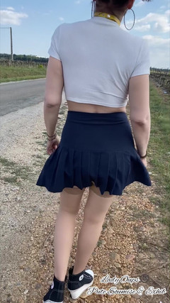 Lady Oups: Anální kolík Venkovní v micro sukni punčochách Žádné kalhotky