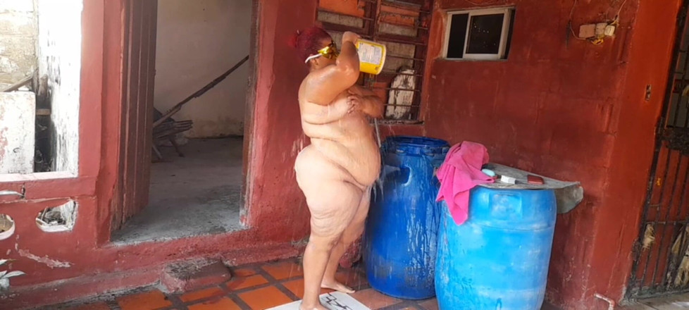 Gordita Culo Rico: Špehoval moji nevlastní matku, zatímco se sprchovala na terase jejího...