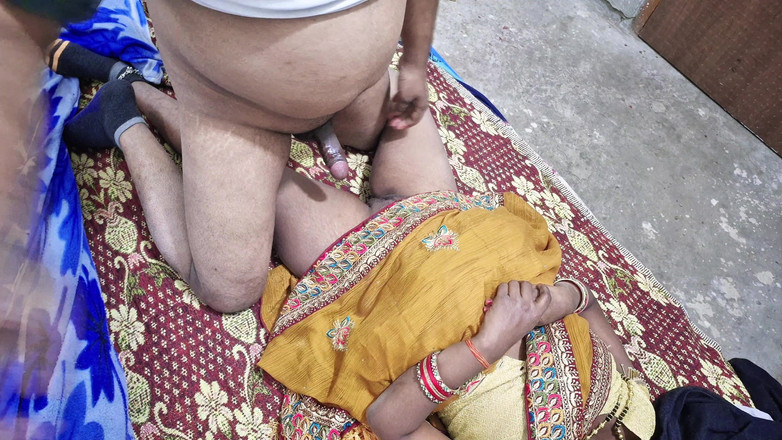 DesiBurChudai: インドのデシセクシーなバービーがテアールの夫とセックス